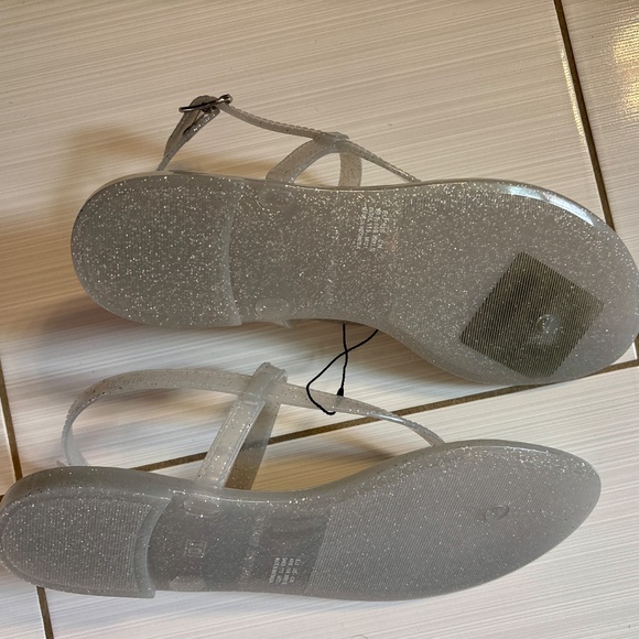 Stuart Weitzman Summer Jelly Sandals in Silver, size 10 - Picture 7 of 9